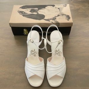 NWT Vintage Hush Puppies Strap Sandals